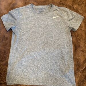 SOLD 
Nike Men's Gray Short Sleeve Tee